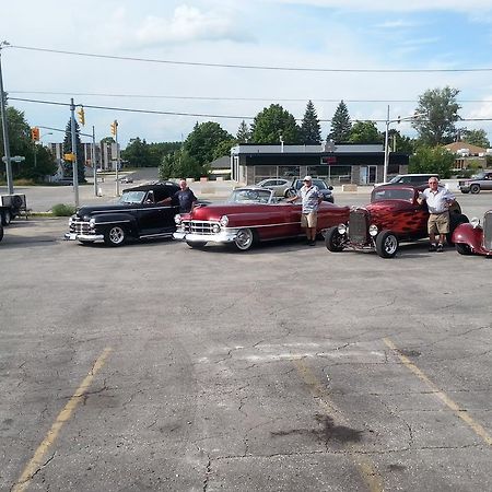 Canadiana Motel Hanover Bagian luar foto
