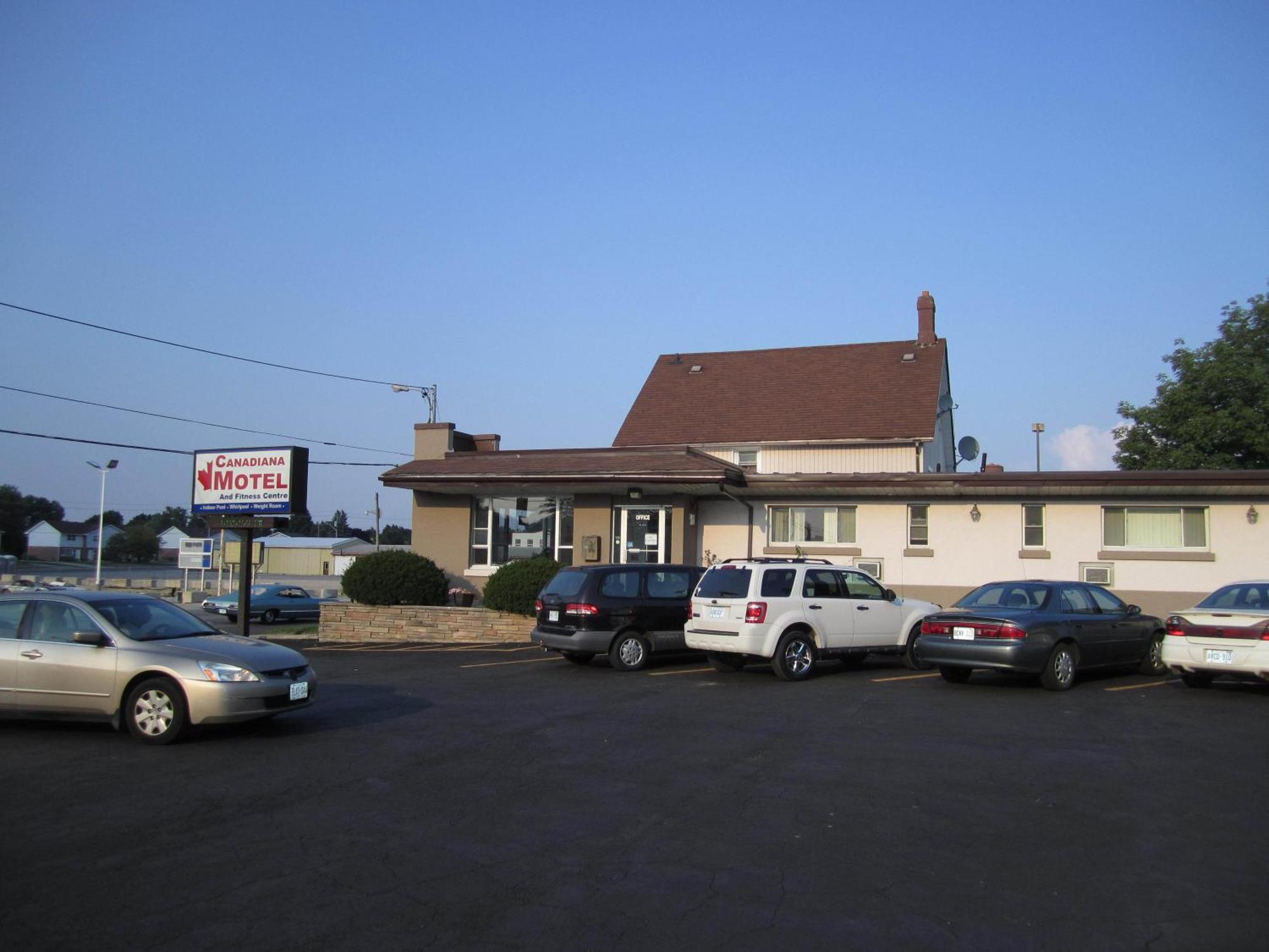 Canadiana Motel Hanover Bagian luar foto