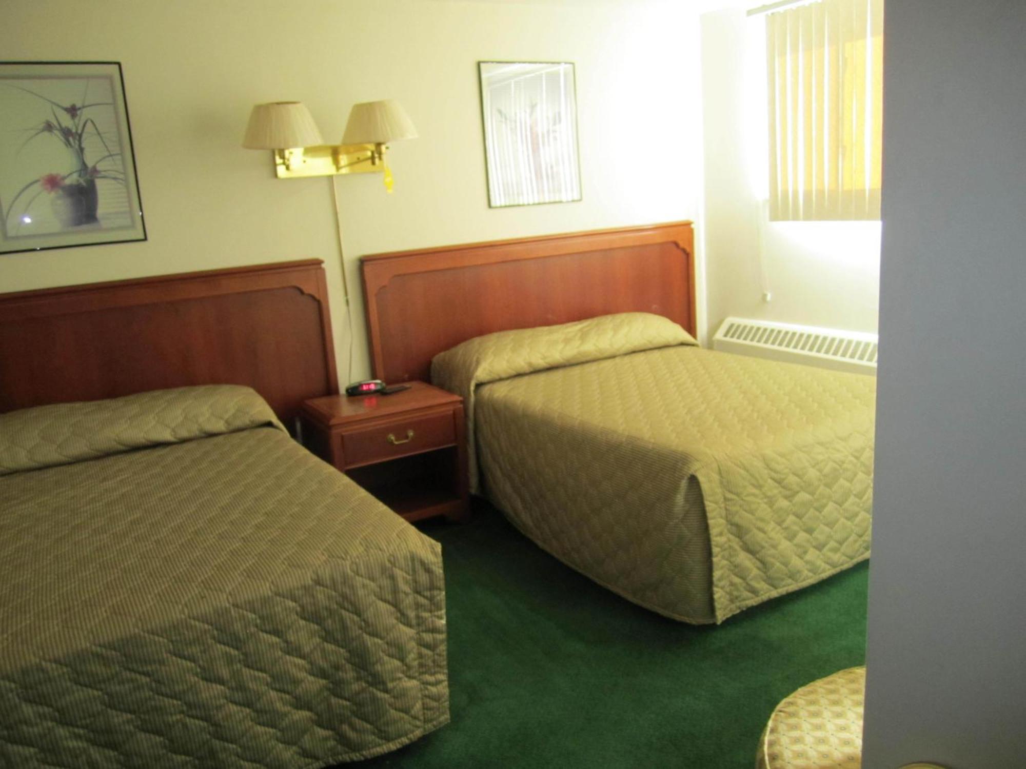 Canadiana Motel Hanover Bagian luar foto