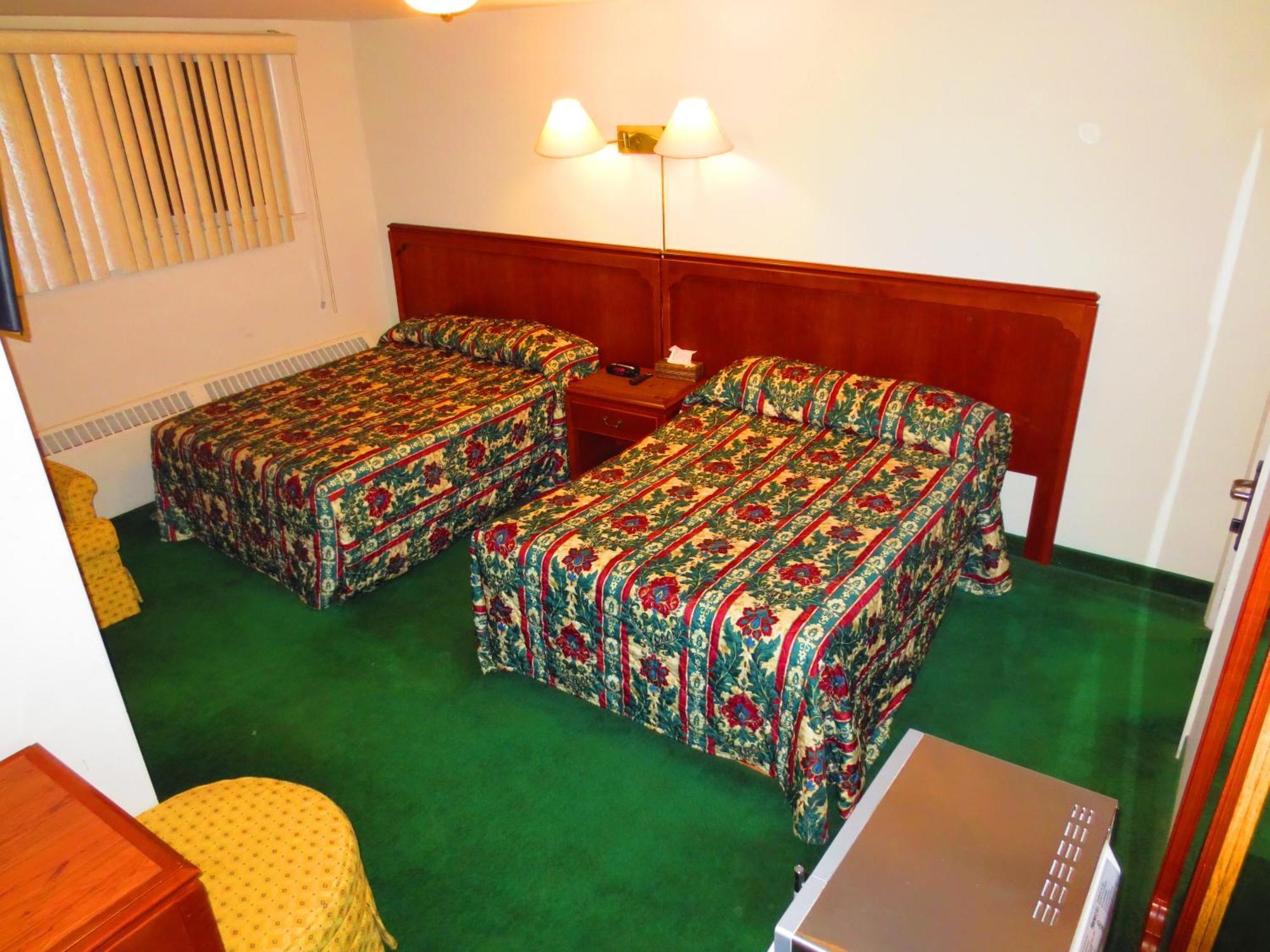 Canadiana Motel Hanover Bagian luar foto