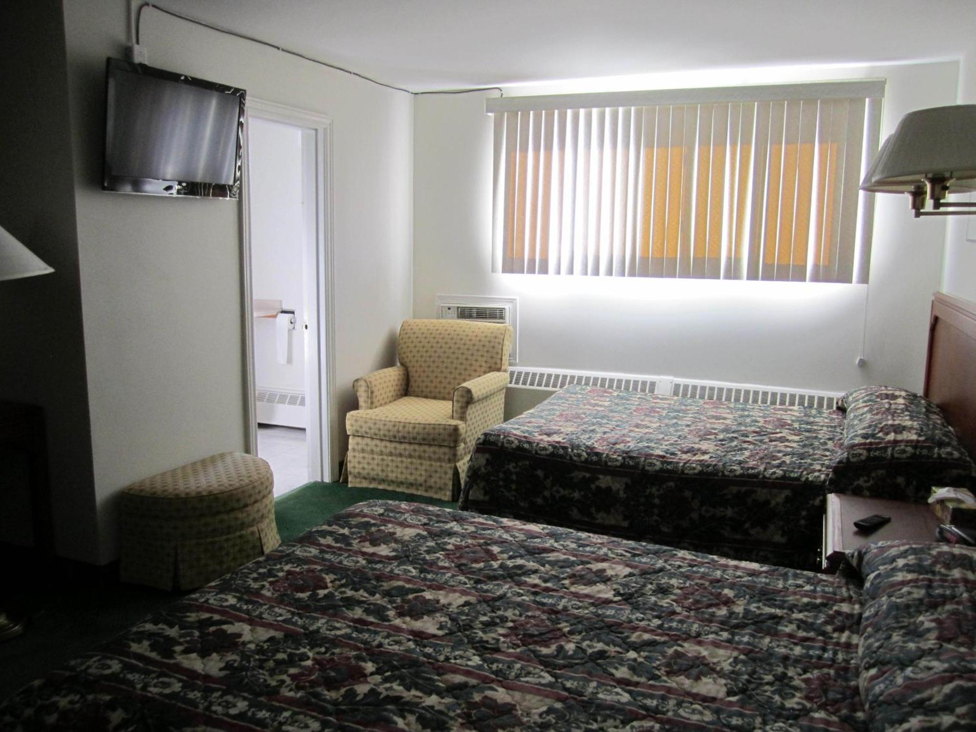 Canadiana Motel Hanover Bagian luar foto