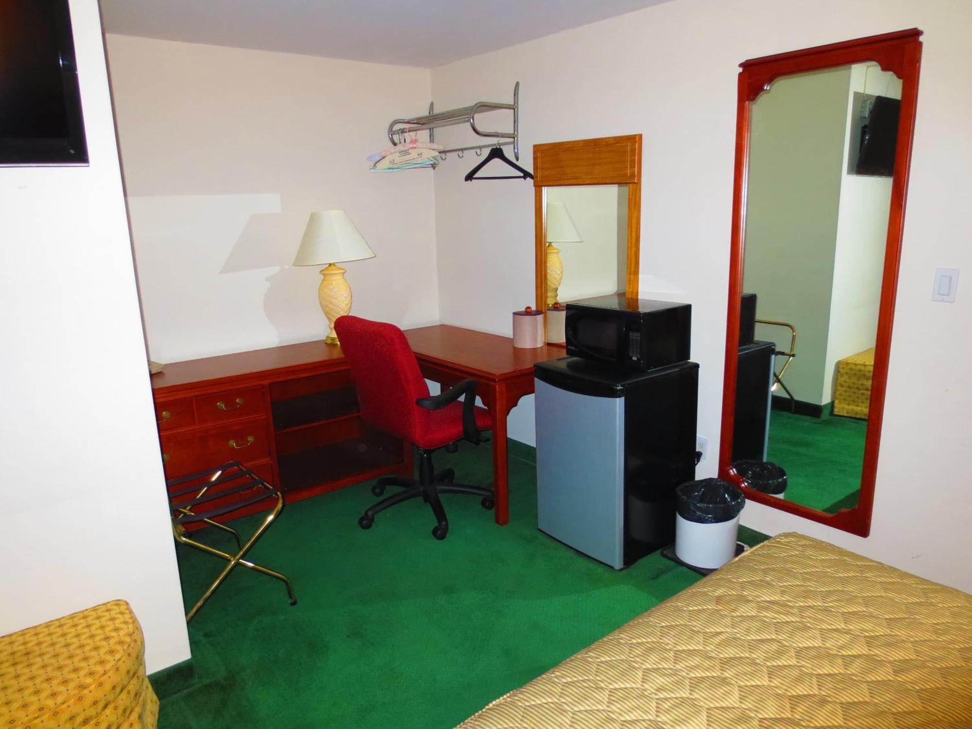 Canadiana Motel Hanover Bagian luar foto