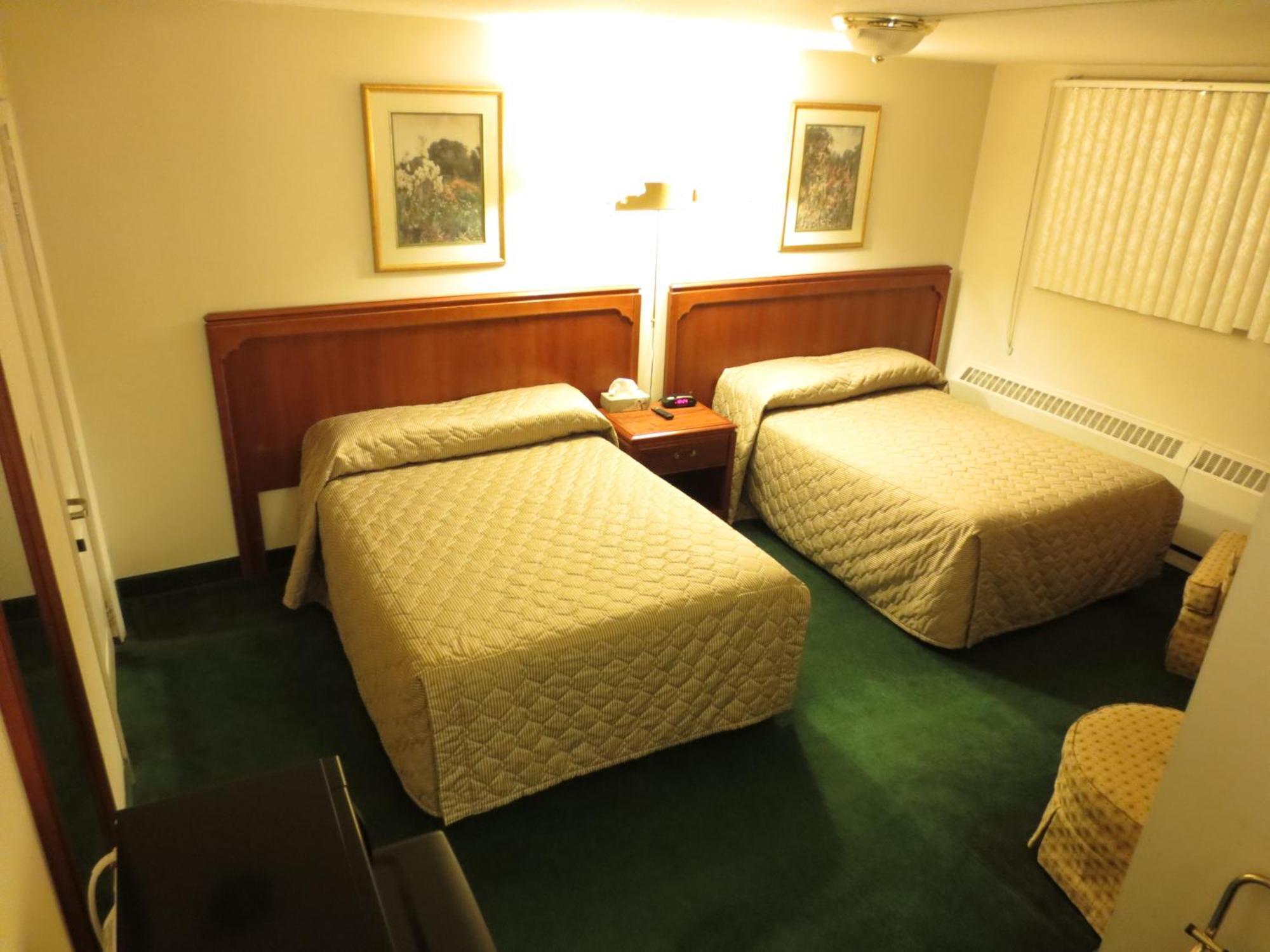 Canadiana Motel Hanover Bagian luar foto