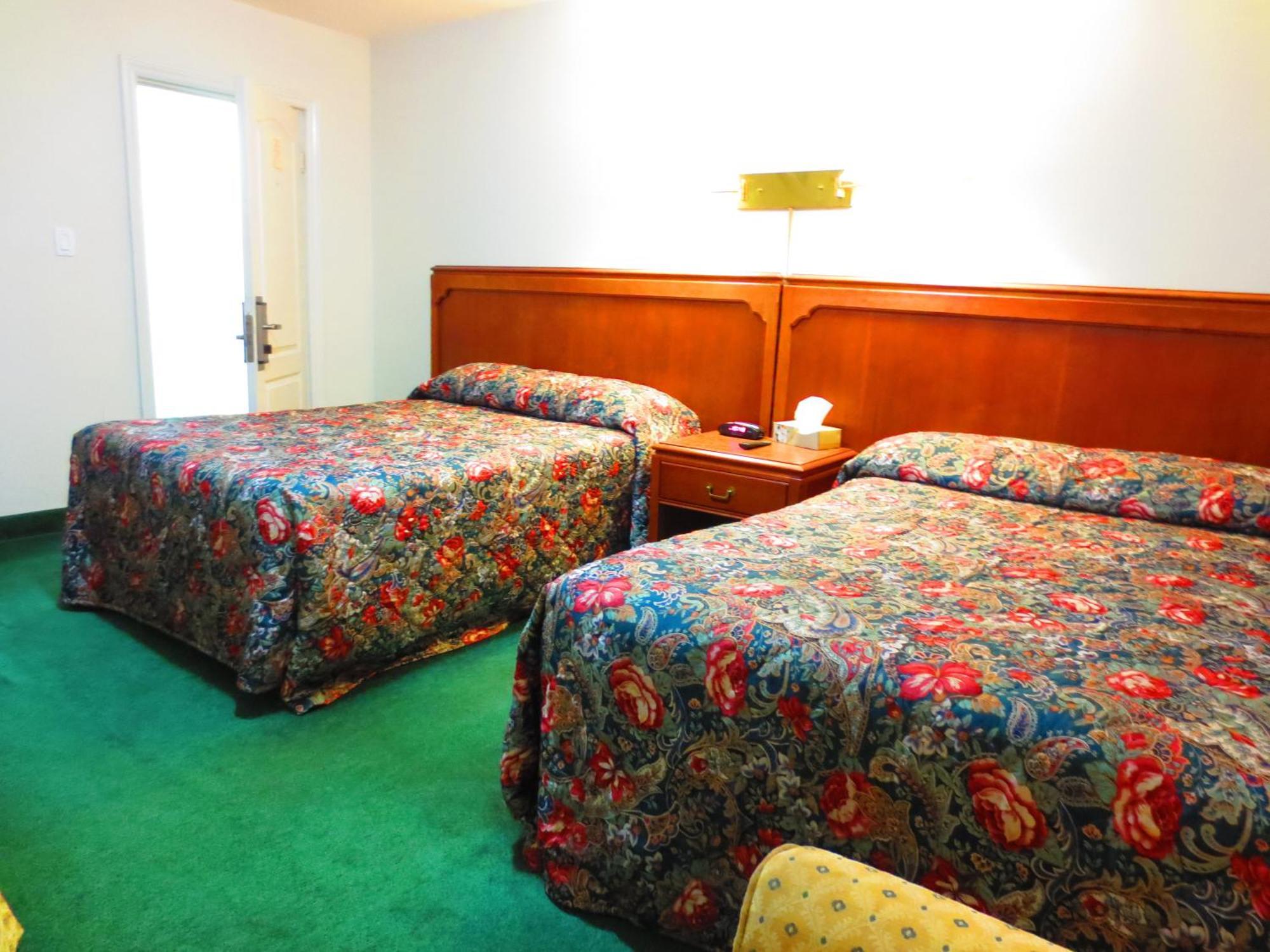 Canadiana Motel Hanover Bagian luar foto