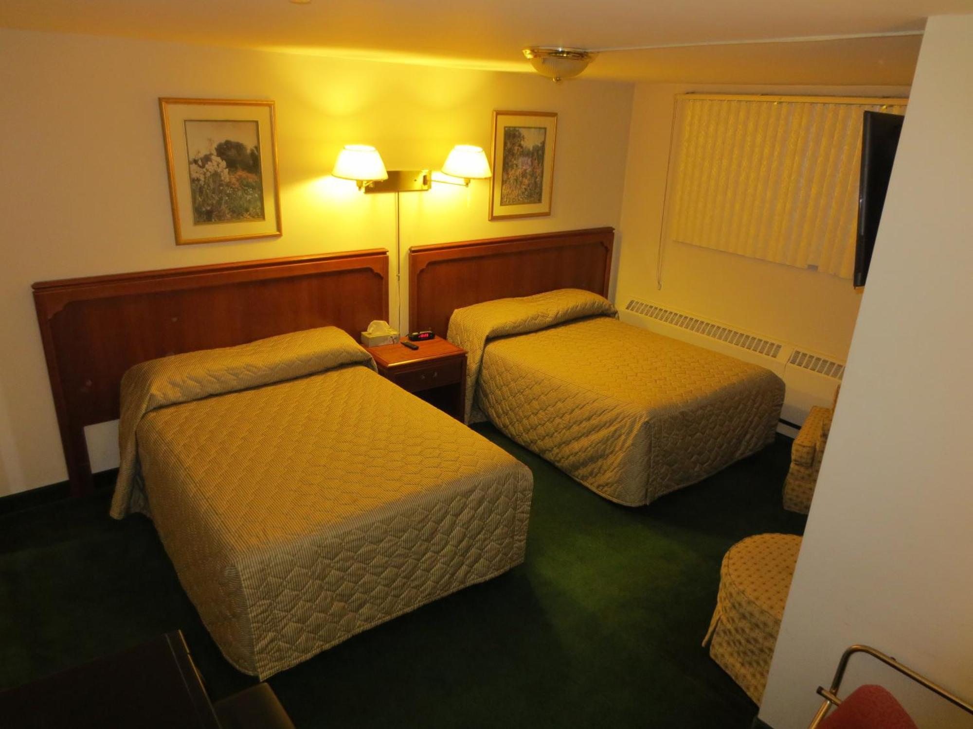 Canadiana Motel Hanover Bagian luar foto