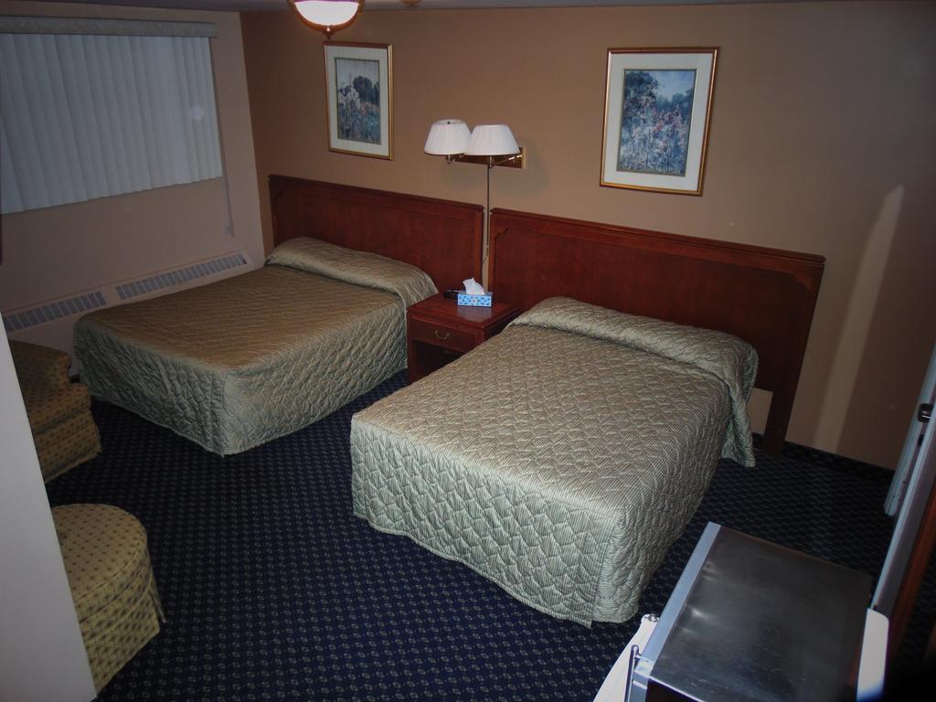 Canadiana Motel Hanover Bagian luar foto